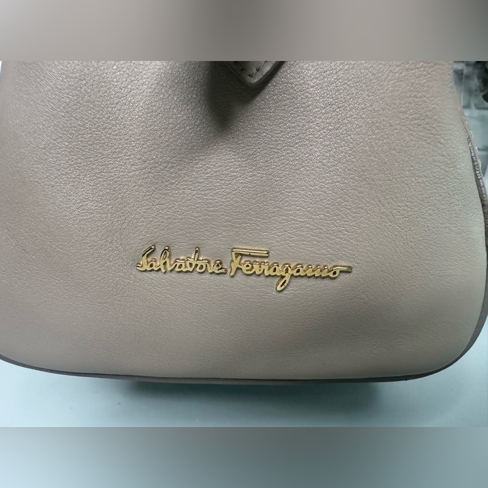 Salvatore Ferragamo Leather Bag double top handle Zipper Closure EUC - Picture 5 of 14